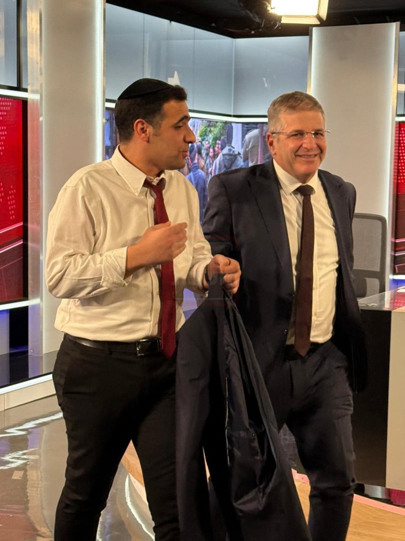 האדמו"ר שניסה לרקוד עם בנו | 'זופניק בכיכר' עם כל התמונות, הנייעס והחשיפות של השבוע