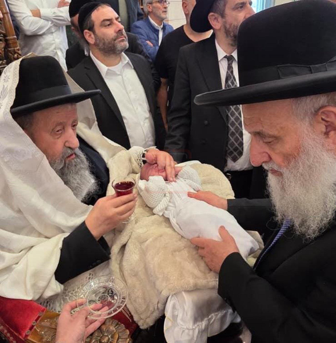 האדמו"ר שניסה לרקוד עם בנו | 'זופניק בכיכר' עם כל התמונות, הנייעס והחשיפות של השבוע