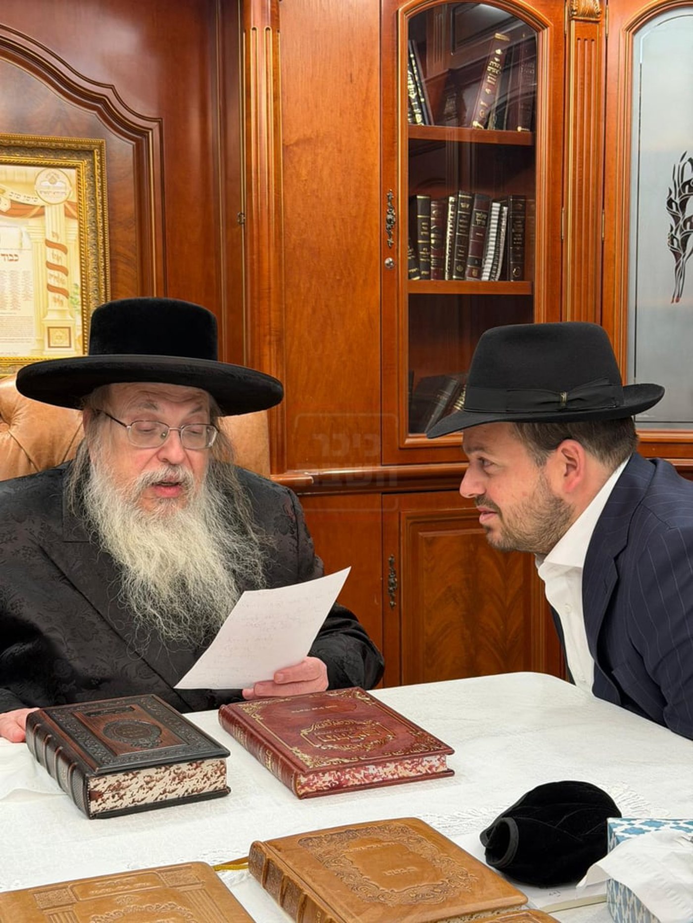 האדמו"ר שניסה לרקוד עם בנו | 'זופניק בכיכר' עם כל התמונות, הנייעס והחשיפות של השבוע