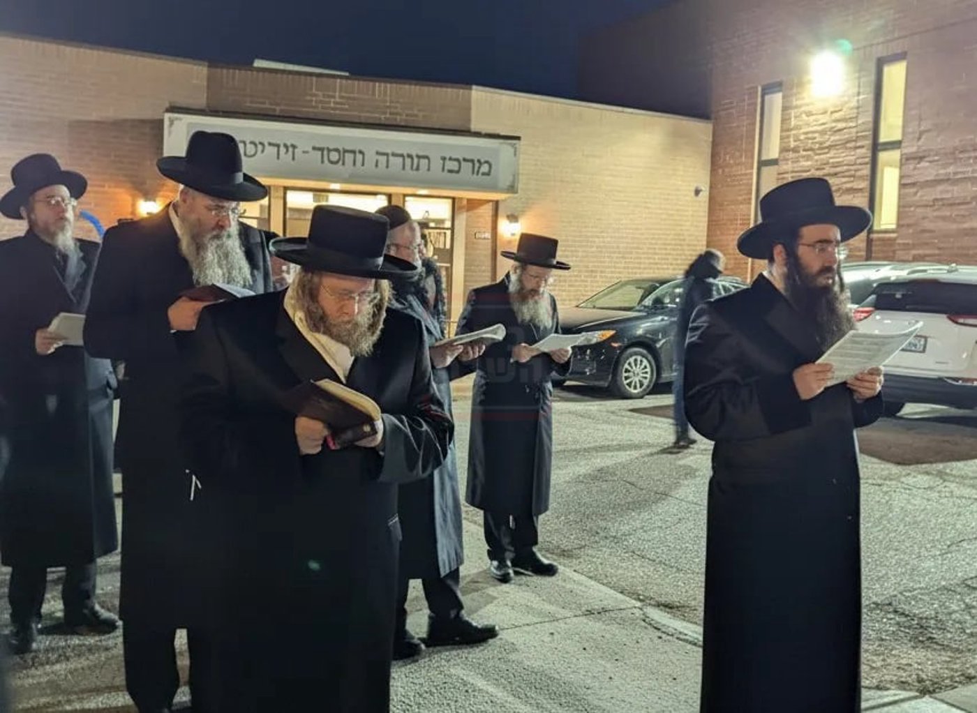 האדמו"ר משומרי אמונים בביקור בשיקאגו