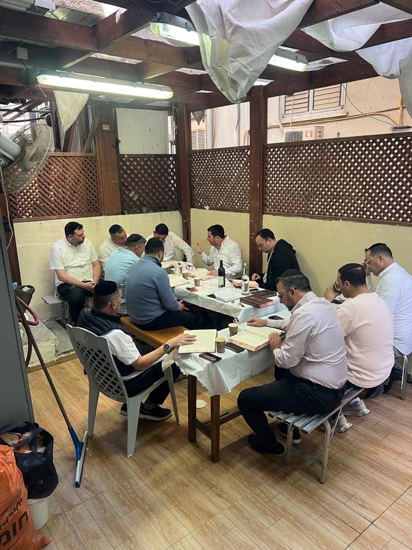 האדמו"ר שניסה לרקוד עם בנו | 'זופניק בכיכר' עם כל התמונות, הנייעס והחשיפות של השבוע