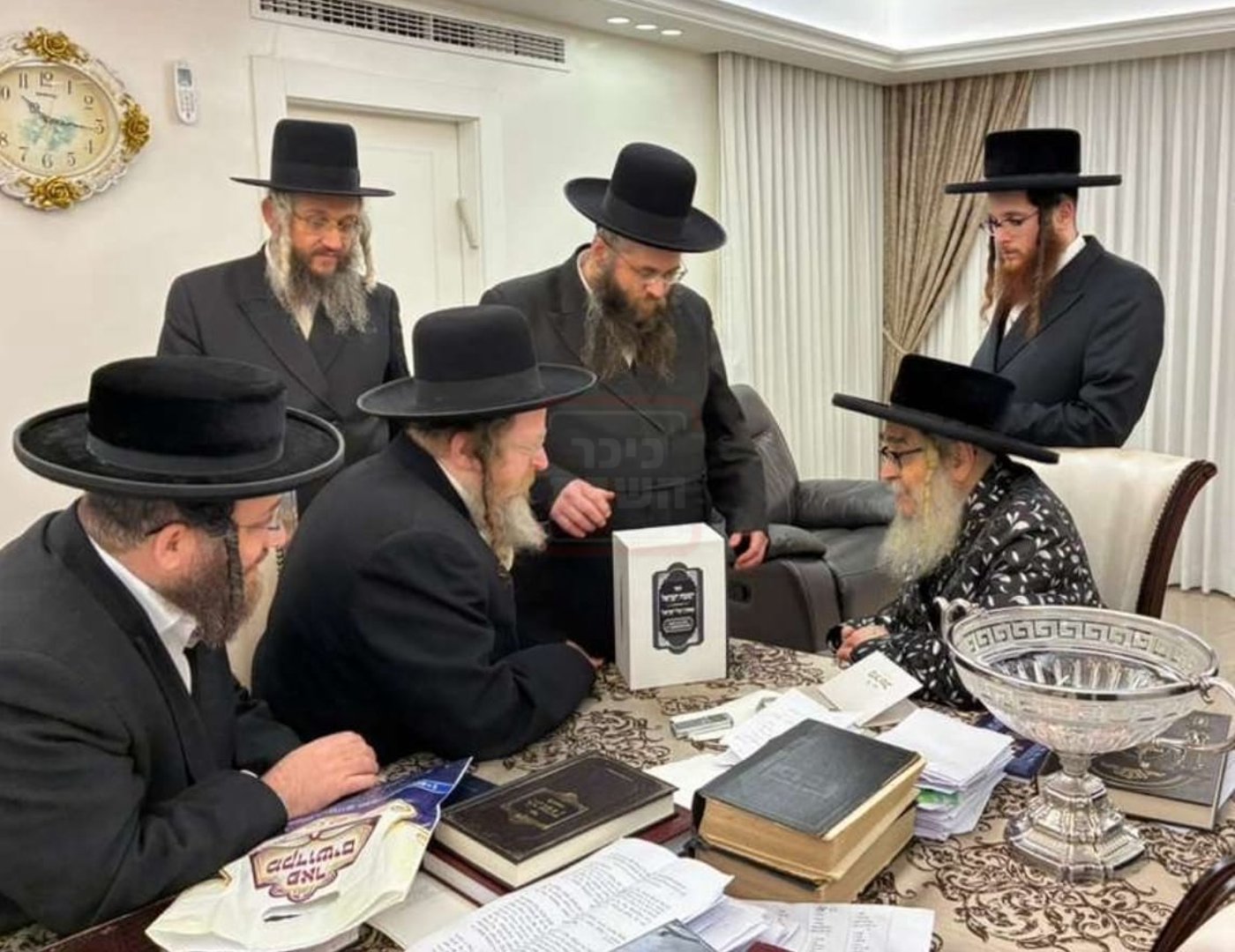 האדמו"ר שניסה לרקוד עם בנו | 'זופניק בכיכר' עם כל התמונות, הנייעס והחשיפות של השבוע