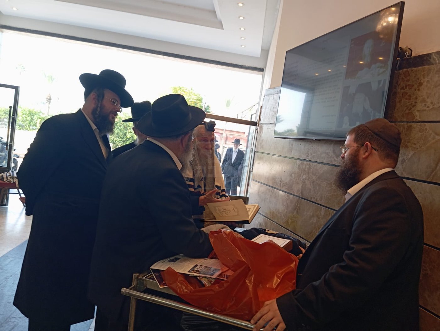 האדמו"ר מסטריקוב בביקור בכפר חב"ד