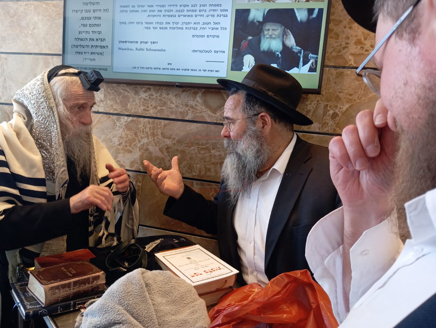 האדמו"ר מסטריקוב בביקור בכפר חב"ד