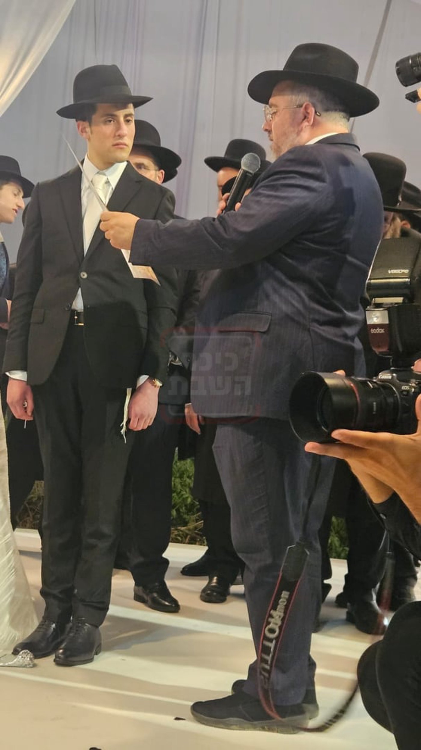 האדמו"ר שניסה לרקוד עם בנו | 'זופניק בכיכר' עם כל התמונות, הנייעס והחשיפות של השבוע