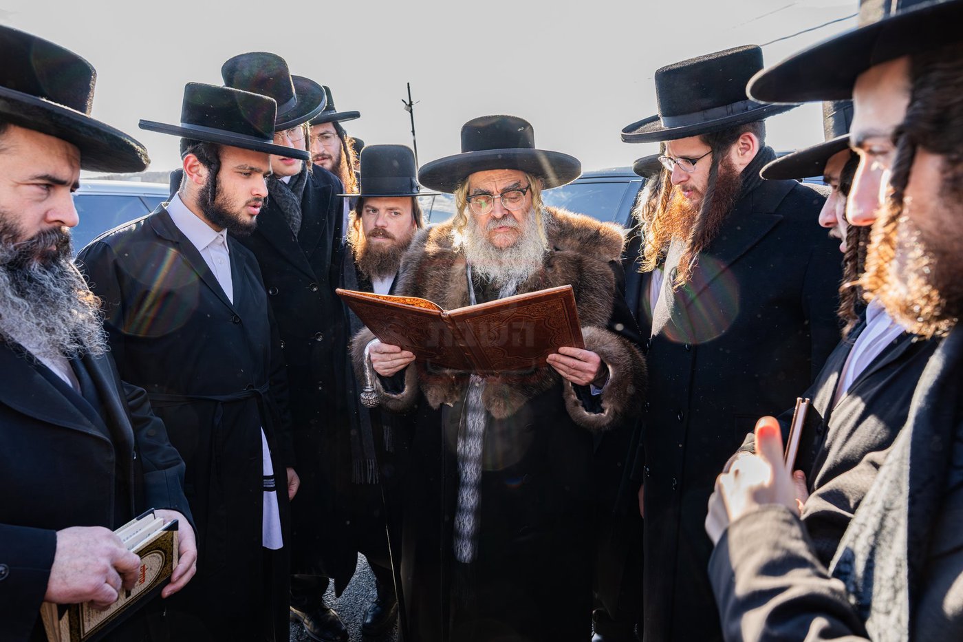 האדמו"ר מסאטמר בתפילה באוהל בית סאטמר