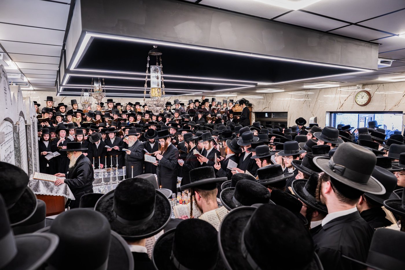 האדמו"ר מסאטמר בתפילה באוהל בית סאטמר