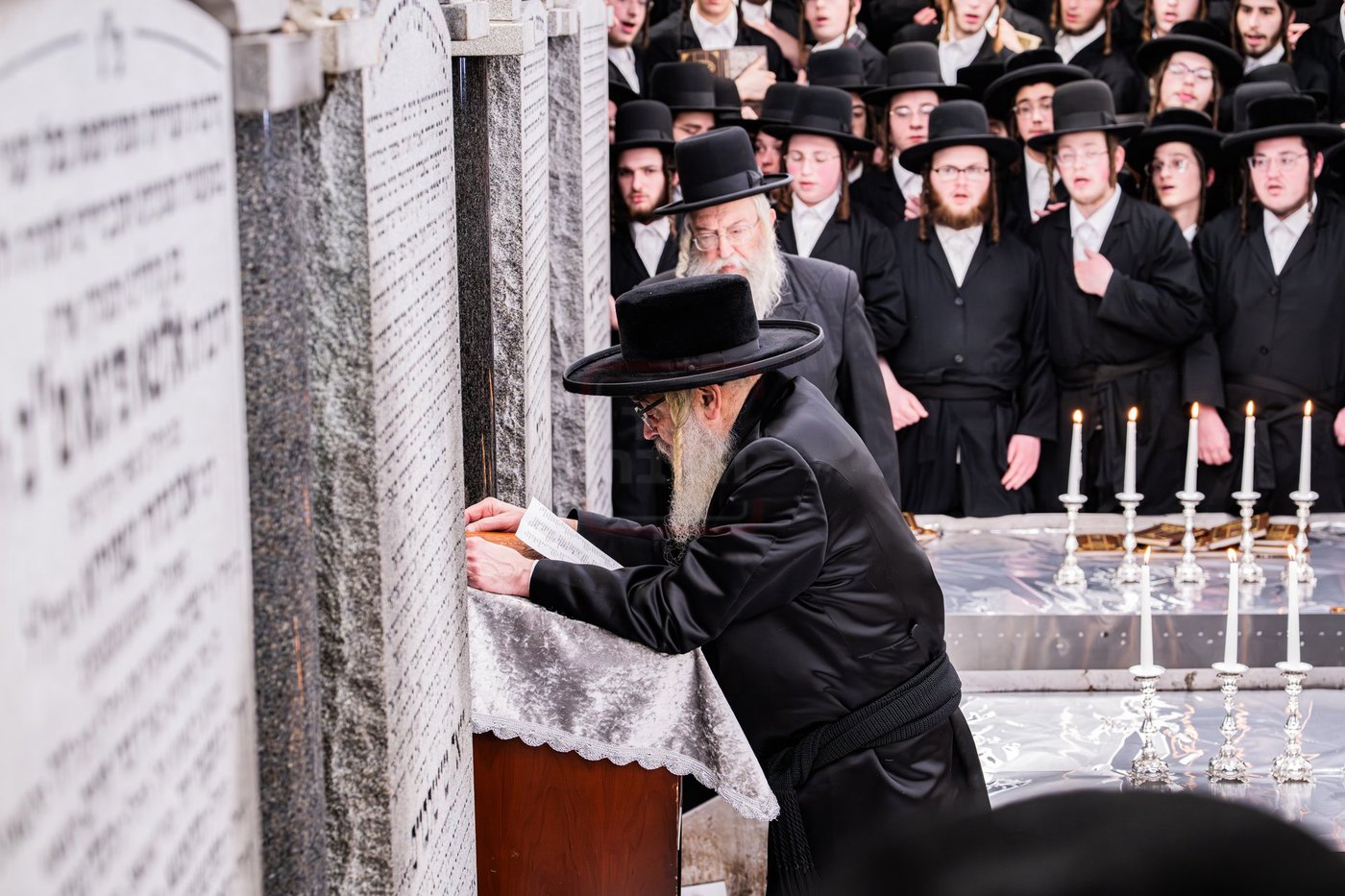 האדמו"ר מסאטמר בתפילה באוהל בית סאטמר