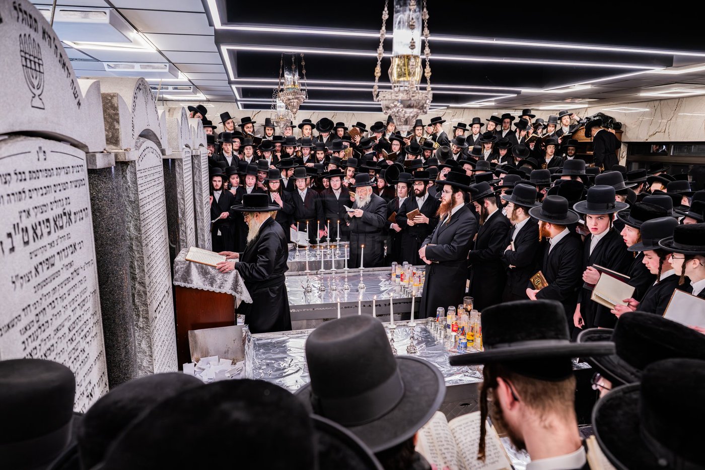 האדמו"ר מסאטמר בתפילה באוהל בית סאטמר