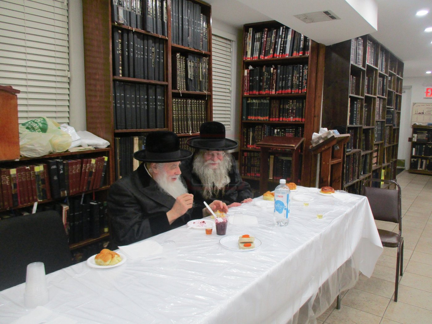 האדמו"ר מקוזמיר בטיש משותף עם האדמו"ר ממודז'יץ פלעטבוש