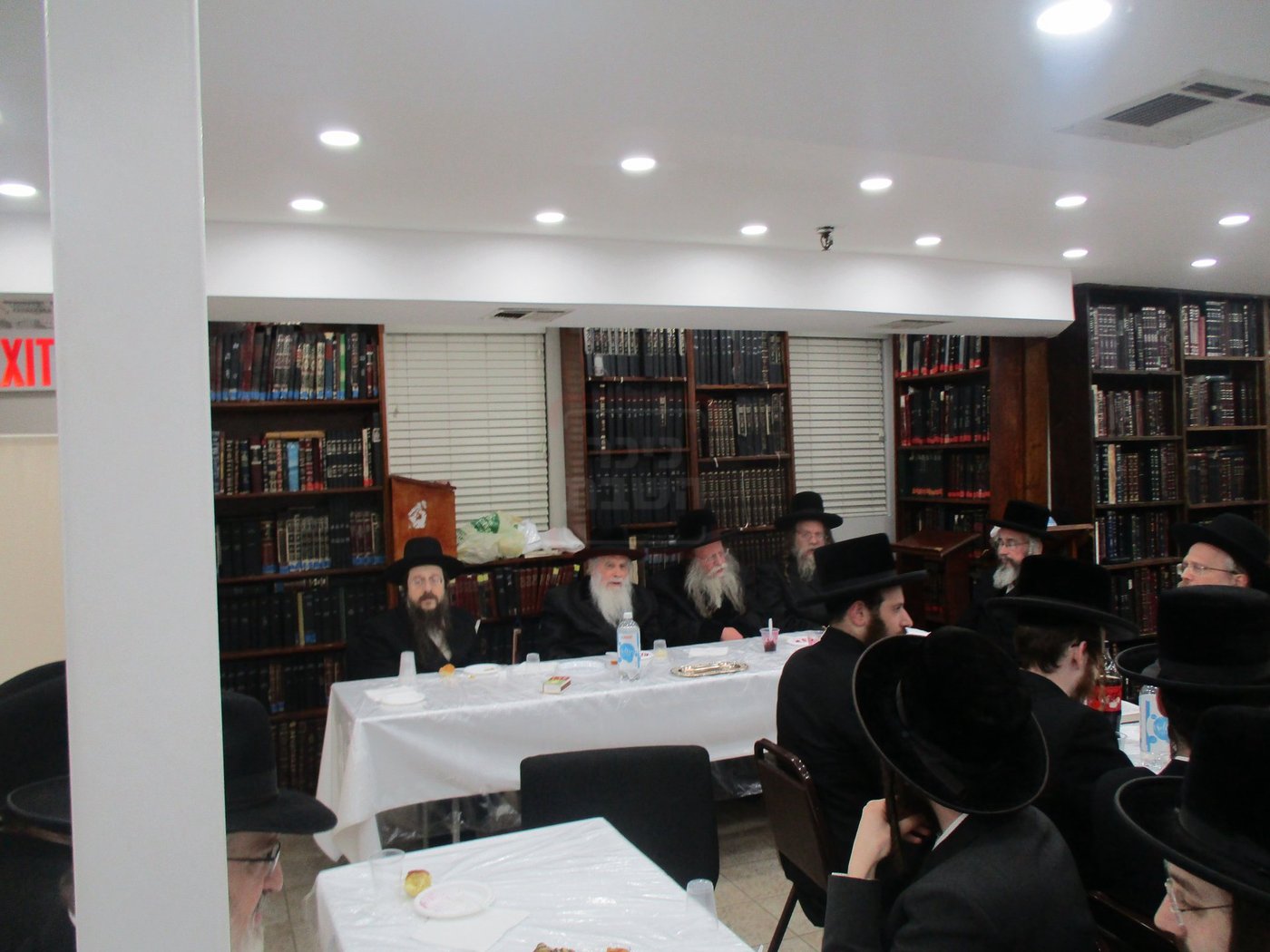 האדמו"ר מקוזמיר בטיש משותף עם האדמו"ר ממודז'יץ פלעטבוש