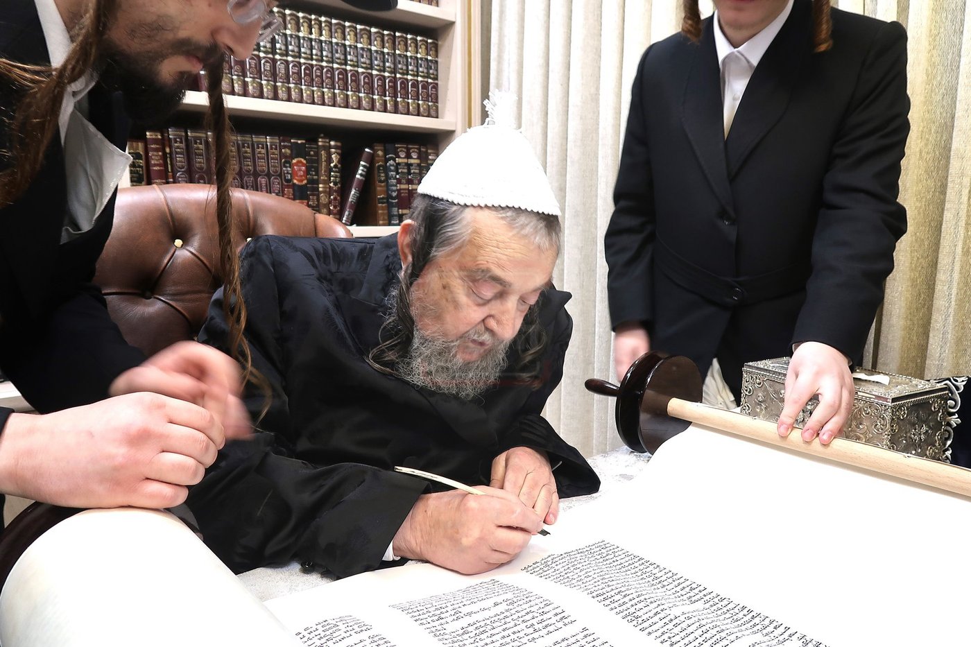 תלמידי ישיבת 'שער המלך' אצל הגרי"מ שכטר