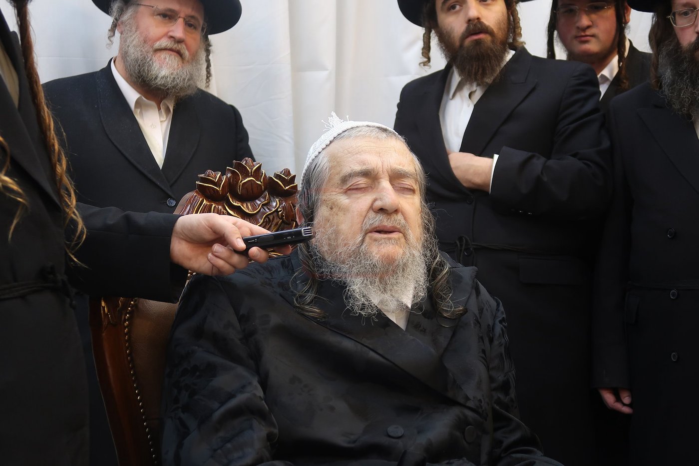 תלמידי ישיבת 'שער המלך' אצל הגרי"מ שכטר