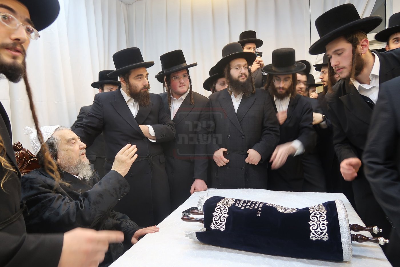 תלמידי ישיבת 'שער המלך' אצל הגרי"מ שכטר