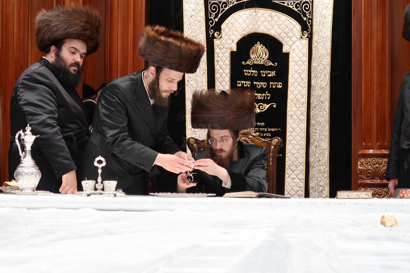 מוצאי שב"ק בצל האדמו"ר מסאדיגורה בלייקווד