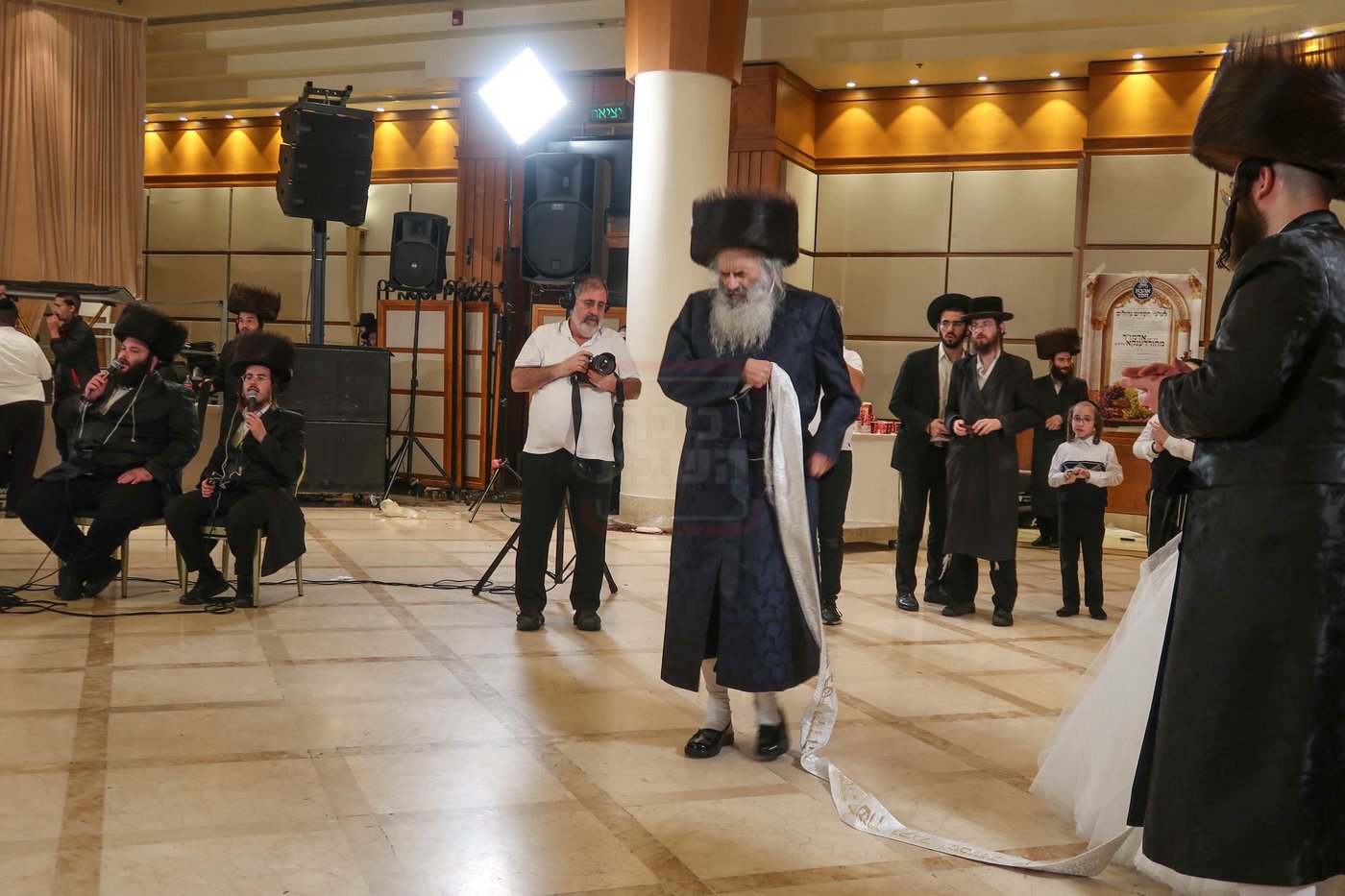 החיד"א וייס בריקוד במצווה טאנץ