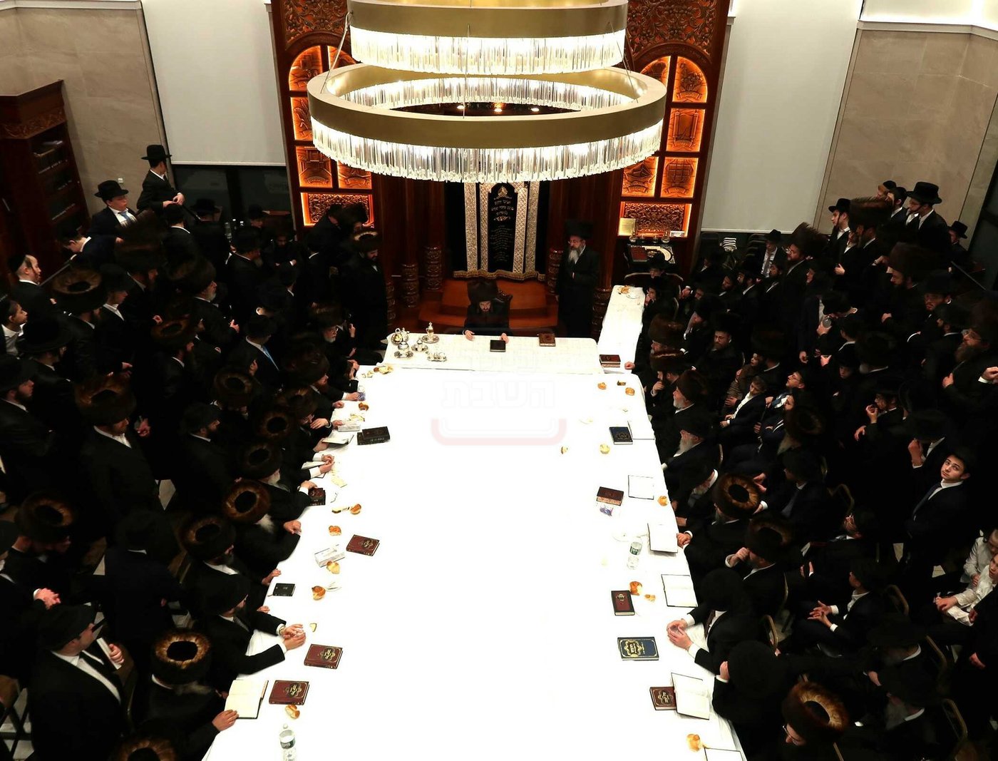 מוצאי שב"ק בצל האדמו"ר מסאדיגורה בלייקווד