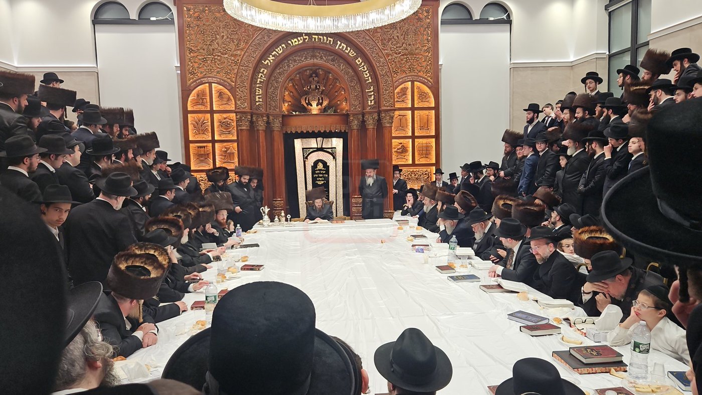 מוצאי שב"ק בצל האדמו"ר מסאדיגורה בלייקווד