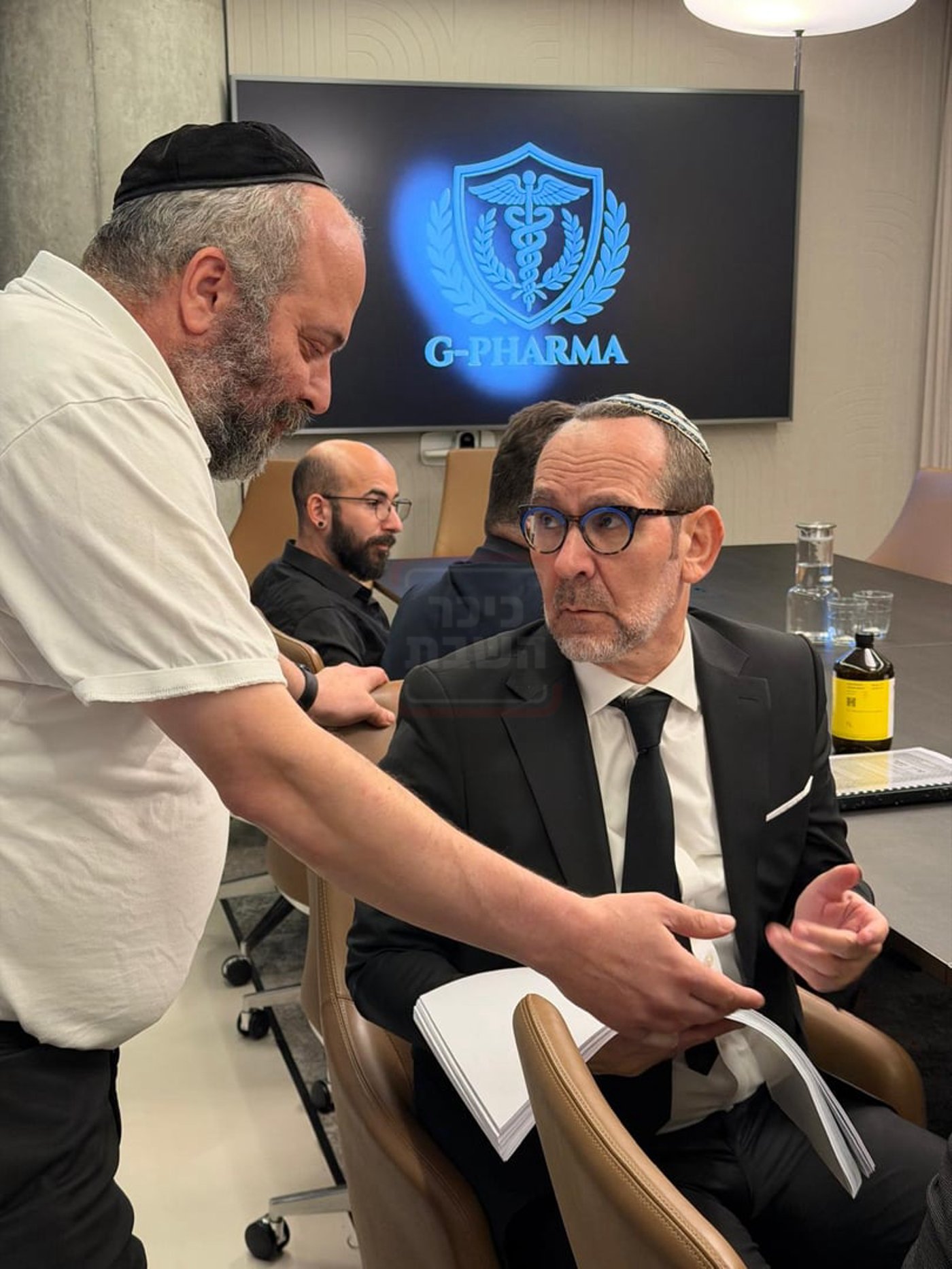 ההרצאה של ראש השב"כ בתלמוד תורה | 'זופניק בכיכר' עם כל התמונות, הנייעס והחשיפות של השבוע