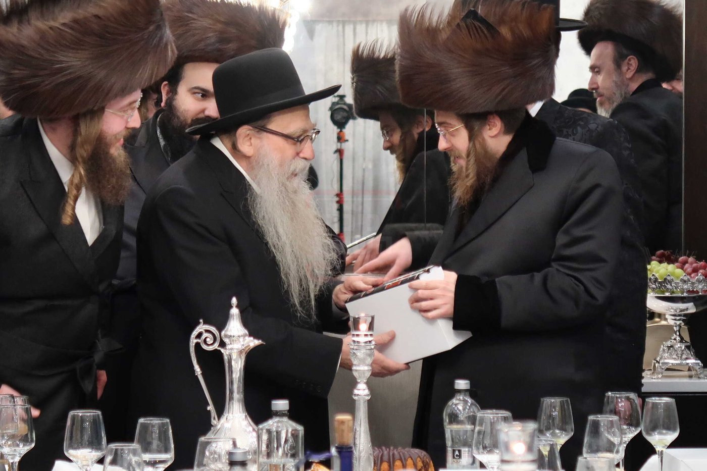 מוצאי שב"ק בצל האדמו"ר מסאדיגורה בלייקווד