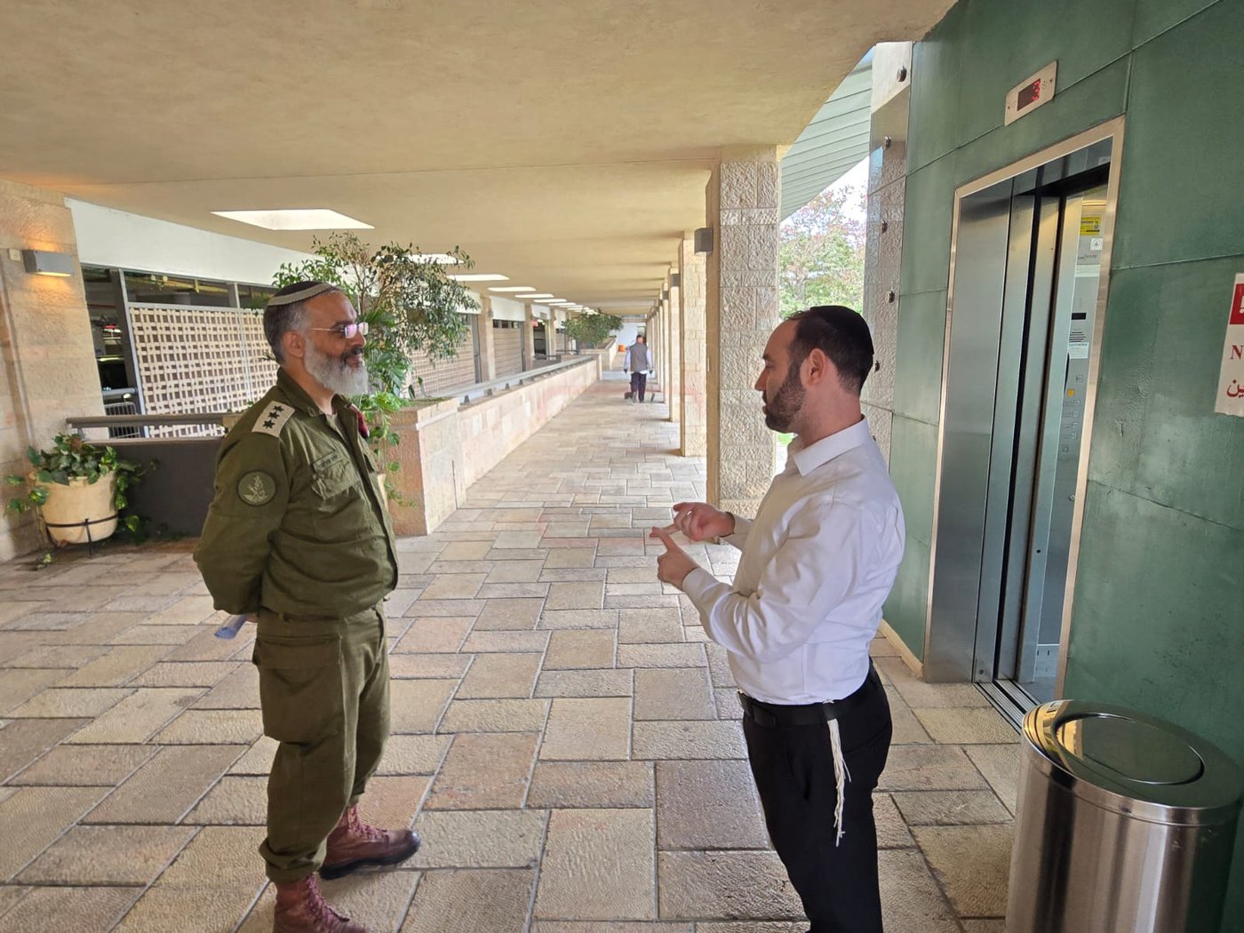 ההרצאה של ראש השב"כ בתלמוד תורה | 'זופניק בכיכר' עם כל התמונות, הנייעס והחשיפות של השבוע