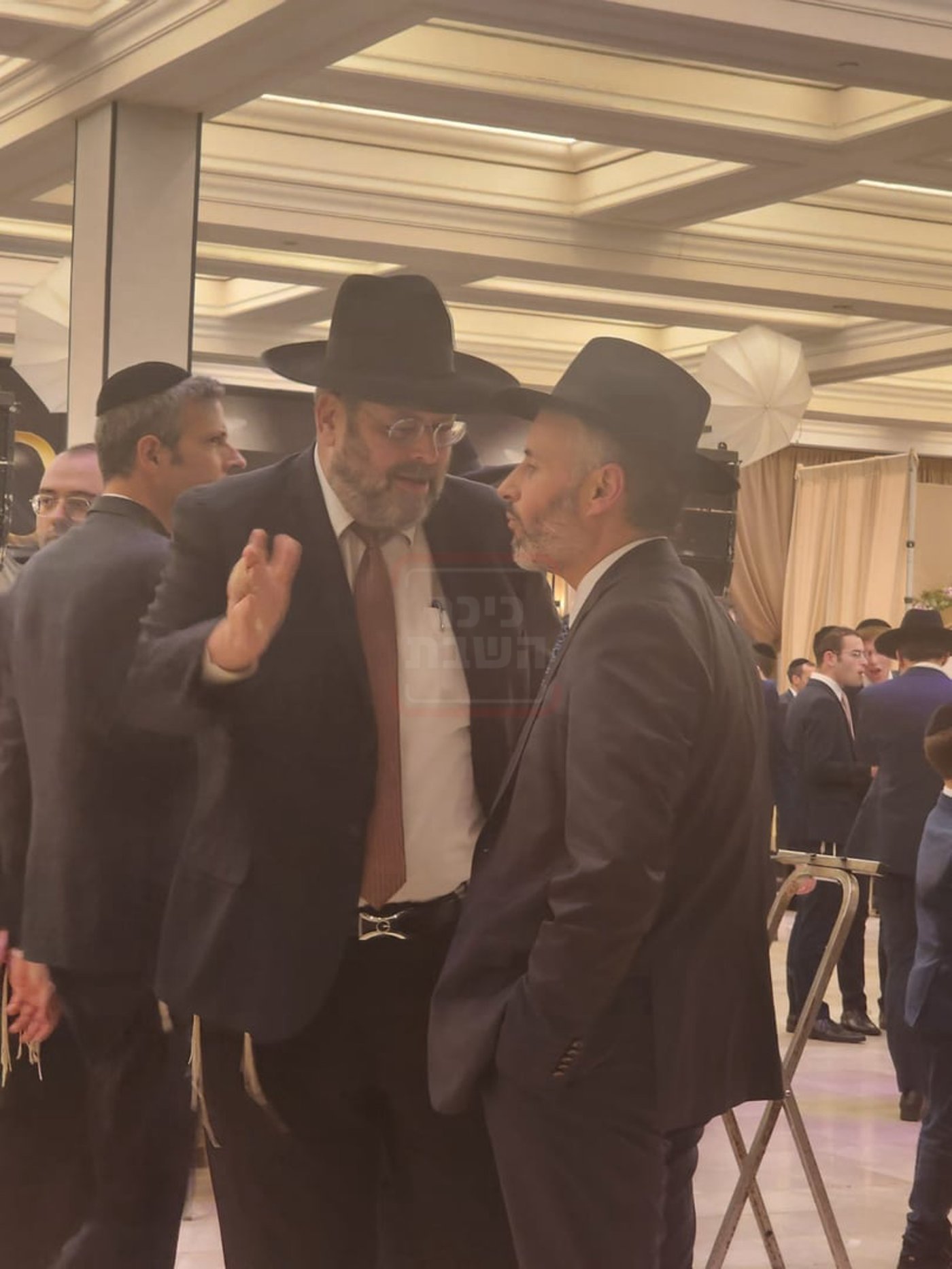 ההרצאה של ראש השב"כ בתלמוד תורה | 'זופניק בכיכר' עם כל התמונות, הנייעס והחשיפות של השבוע