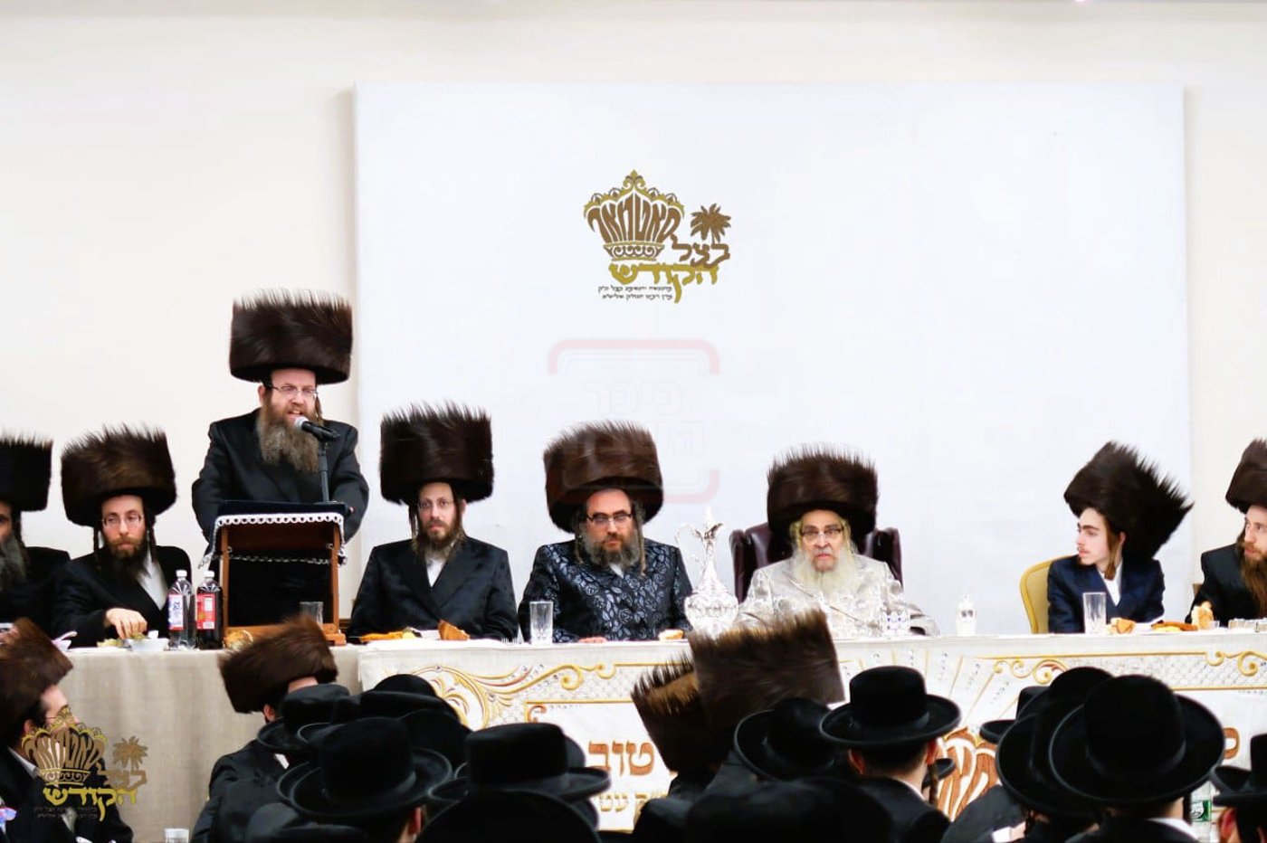 ההרצאה של ראש השב"כ בתלמוד תורה | 'זופניק בכיכר' עם כל התמונות, הנייעס והחשיפות של השבוע