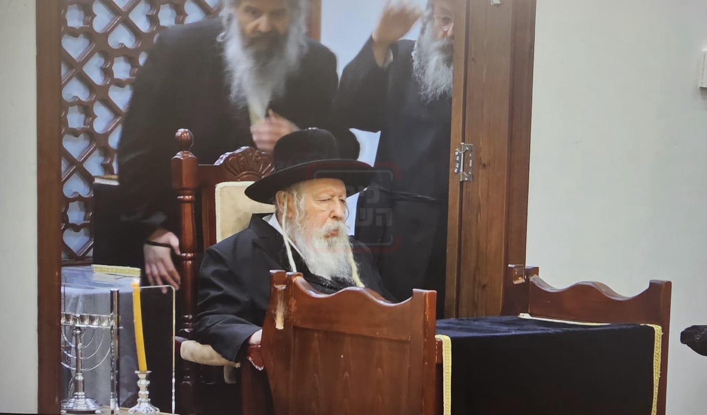 הדלקת נרות חנוכה בחצה"ק גור