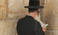 מתפללים.