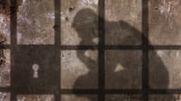 כשהחבר אמר לי "כולם רואים, תפסיק לחיות בשקר" - הבנתי שאני חי בכלא דמיוני