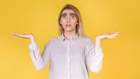 מחקר: נשים עם גבות עבות הן נרקיסיסטיות