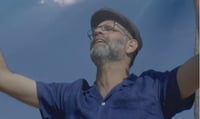 יוני גנוט מארח את משפחת אבן ארי בסינגל חדש: "מנוחה ושמחה"
