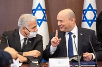 ראשי הממשלה נפתלי בנט ויאיר לפיד. צריכים לחשוב קדימה