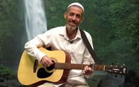 סיפורי צדיקים עם מנחם אופיר • האור של נרות השבת