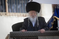 האדמו"ר מגור בחופת אחד מצאצאיו