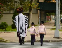 משפחה בשבת- למצולמים אין קשר לכתבה