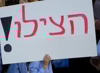 ילדה זועקת לעזרה