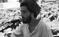 גל עמר בפיוט מודרני חדש: "שיר נשיר"