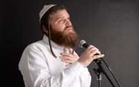 היוצר שכותב לנוער המתמודד בסינגל חדש: "צדיק"