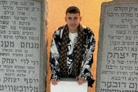 הזמר ששון שאולוב באוהל הרבי מחב"ד