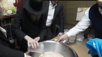 חלק מהתיעוד של אפיית המצות