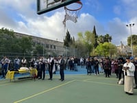 תפילה מול בית השר דרמר | ארכיון