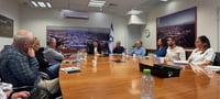 סמוטריץ׳ עם נציגי הקיבוץ 