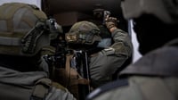  צילום אילוסטרציה של מסתערבי מג"ב איו"ש ותמונות של האמצעים שנתפסו