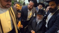 ראש הישיבה עם הסבתא בערב פסח