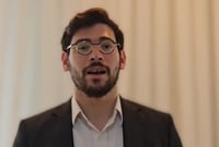 לייזר ברוק סופר בשירה: "חמישה ושלושים יום"