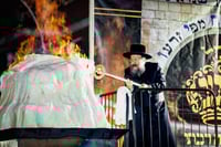 מעמד ההדלקה ע"י האדמו"ר מבאבוב - 45 ליל ל"ג בעומר