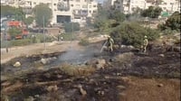 בשכונה החרדית: הלוחמים גברו על הלהבות שאיימו להתפשט לבניינים