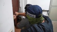 בלי בושה: כך החשודים בפעילות האסורה עקבו אחרי הפקחים