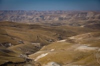 סוד דגלי בני ישראל, והאות הסופית שמופיע באמצע מילה בתנ"ך